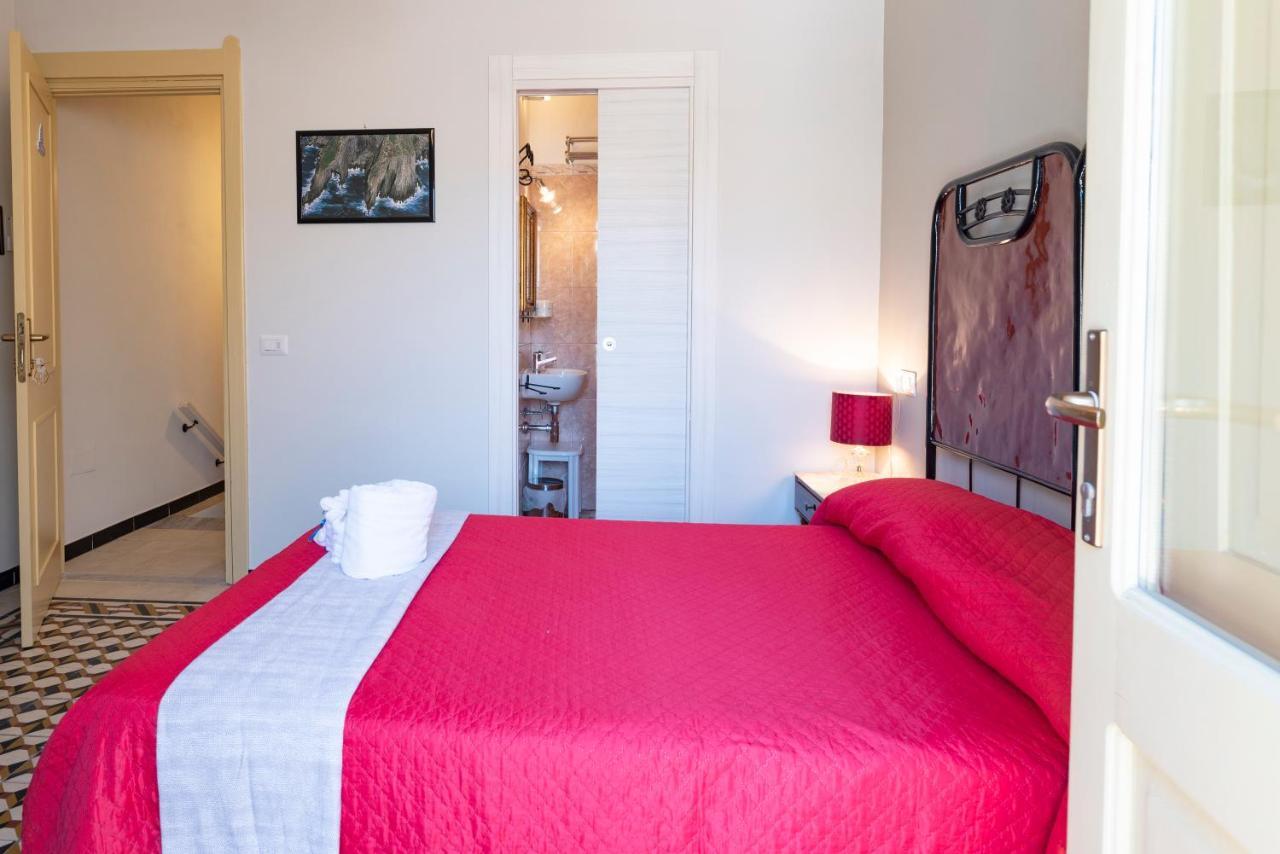 Domo Sa Barra Bed and Breakfast Sant'Antìoco Eksteriør billede